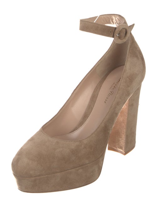 Gianvito Rossi Suede Pumps