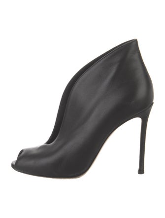 Gianvito Rossi Leather Pumps