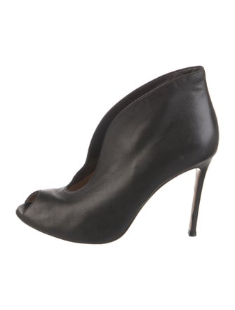 Gianvito Rossi Leather Pumps
