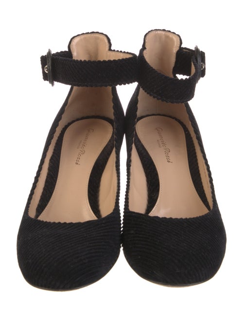 Gianvito Rossi Velvet Pumps