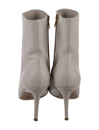 Gianvito Rossi Leather Pumps