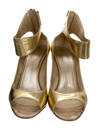 Gianvito Rossi Leather Pumps