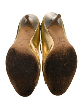 Gianvito Rossi Leather Pumps