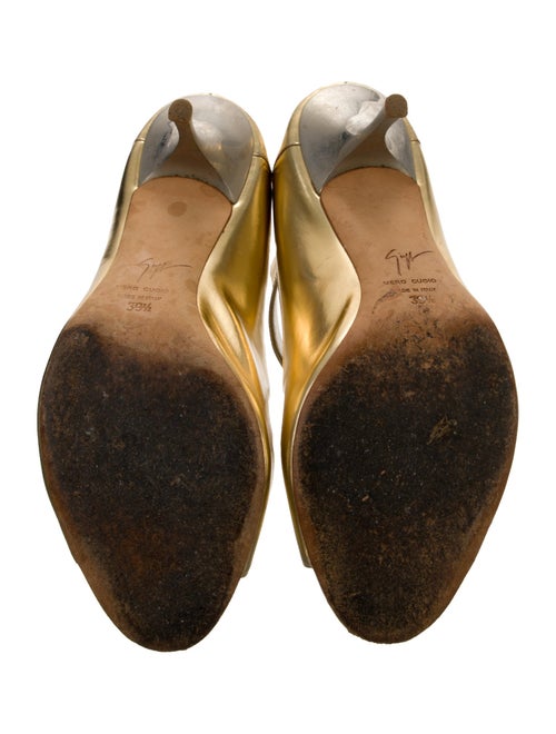 Gianvito Rossi Leather Pumps