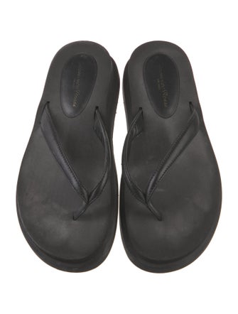 Gianvito Rossi Leather Flip Flops