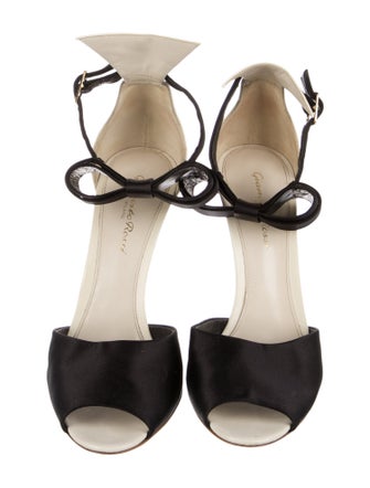 Gianvito Rossi Leather Bow Accents D'Orsay Pumps