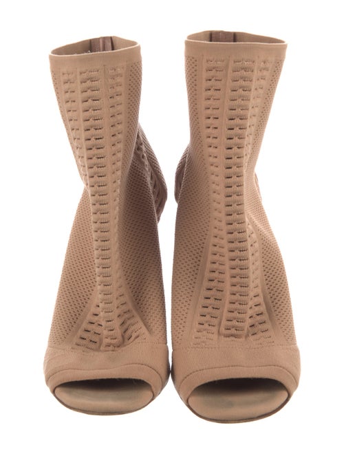 Gianvito Rossi Lasercut Accents Pumps