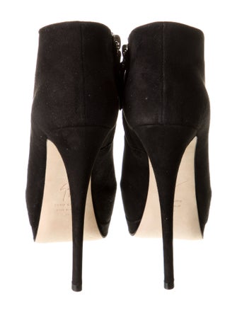 Giuseppe Zanotti Suede Pumps