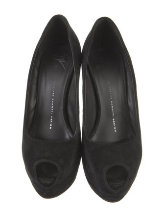 Giuseppe Zanotti Suede Pumps