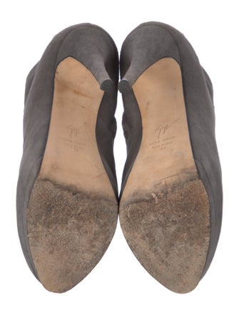 Giuseppe Zanotti Suede Pumps