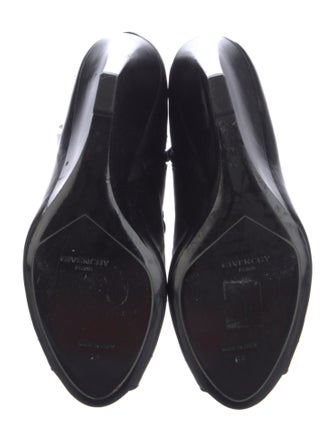Givenchy Leather Cutout Accent Pumps