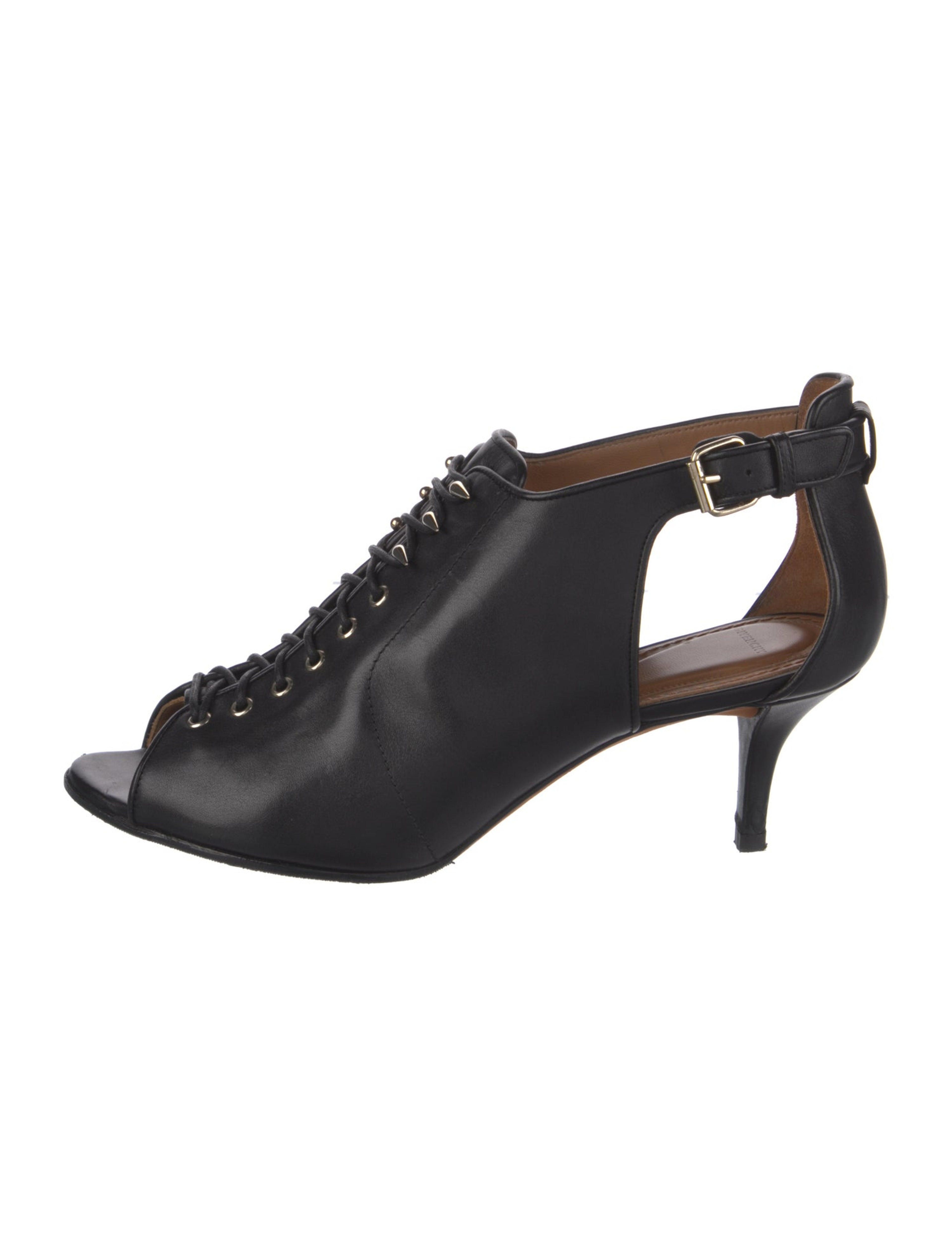 Leather Cutout Accent D'Orsay Pumps