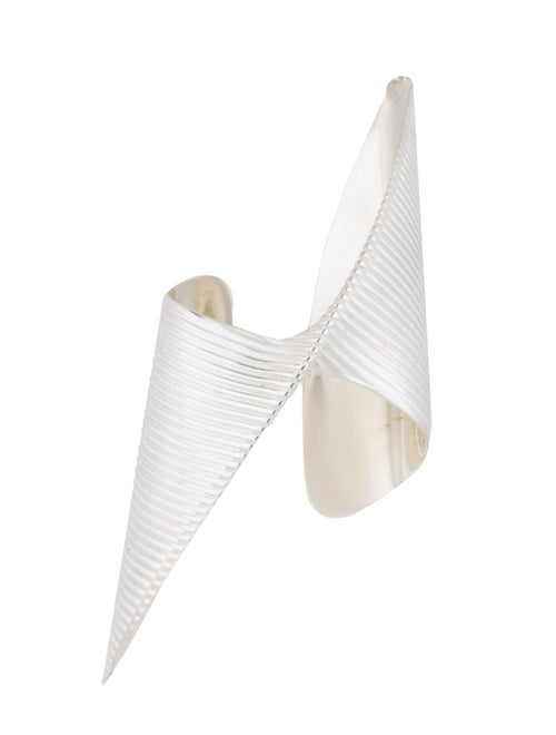 Georg Jensen x Zaha Hadid Lamellae Twisted Bangle