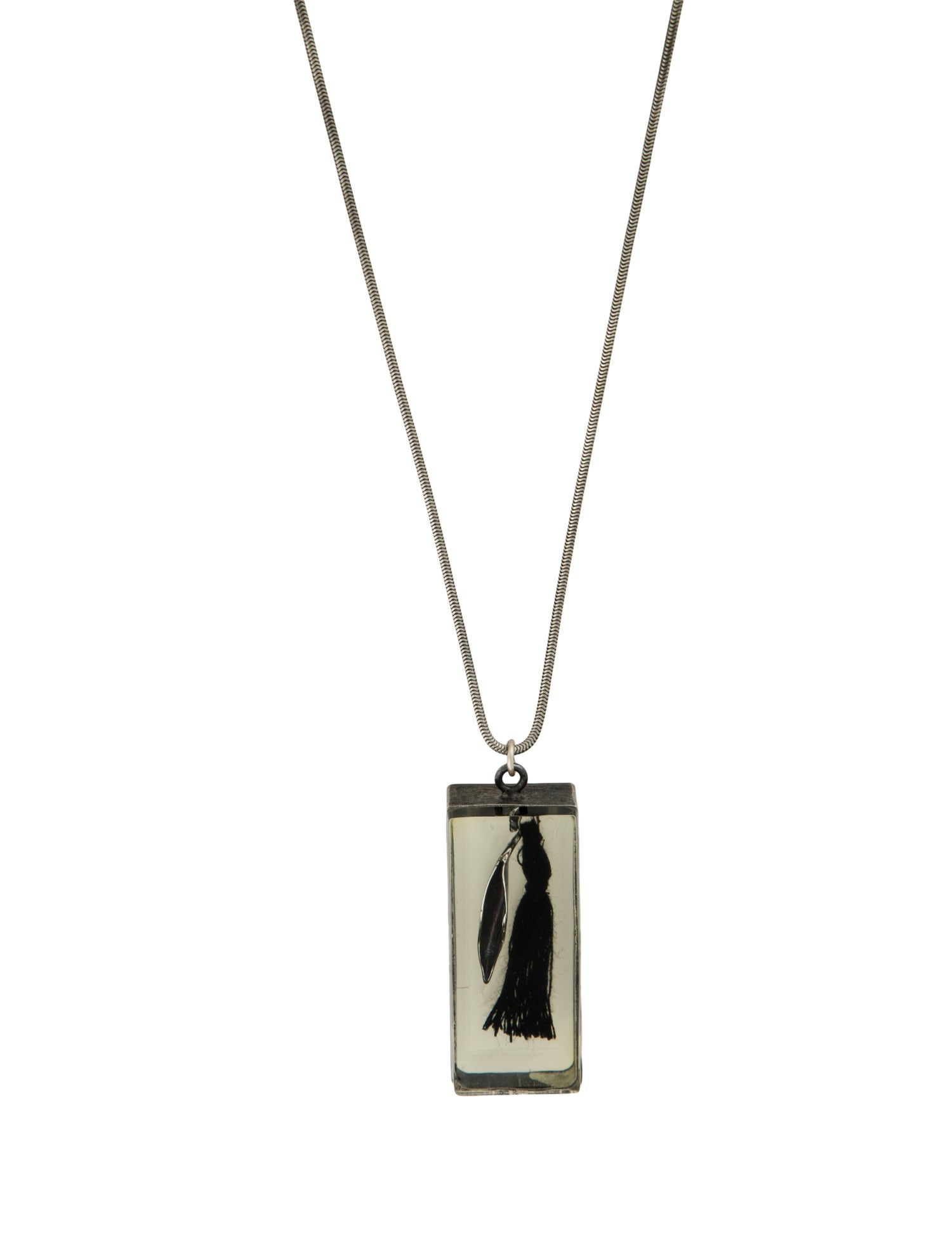 Goti Resin Rectangular Pendant Necklace