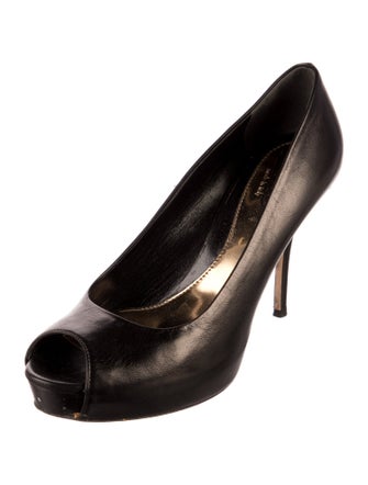 Gucci Leather Pumps