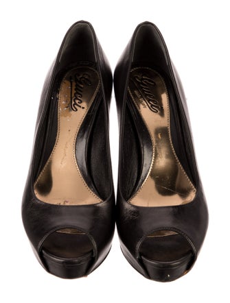 Gucci Leather Pumps