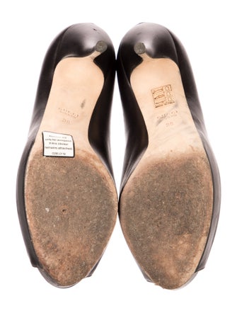 Gucci Leather Pumps