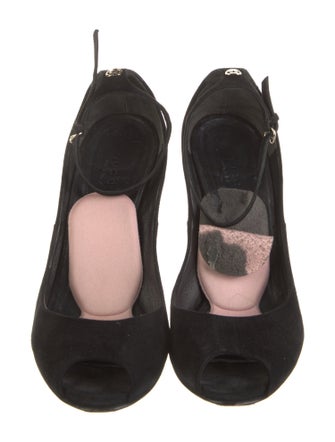 Gucci Interlocking G Logo Suede D'Orsay Pumps