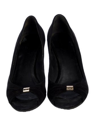 Gucci Suede Pumps