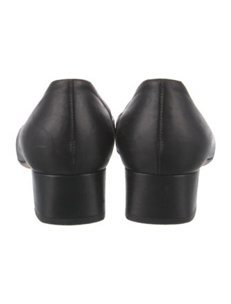 Gucci Interlocking G Logo Leather Pumps