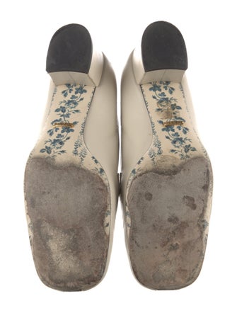 Gucci Tiger Head Accent Leather Pumps