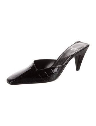 Gucci Interlocking G Logo Embossed Leather Mules