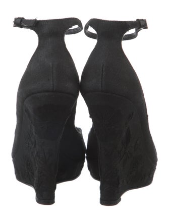 Gucci GG Canvas Canvas Pumps