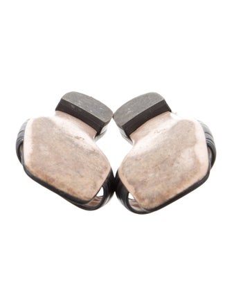 Gucci Gg Matelassé Jolie Quilted Double G Logo Slides