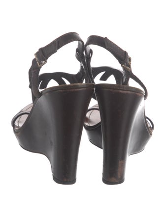 Gucci Interlocking G Logo Leather T-Strap Sandals