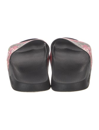 Gucci GG Supreme Slides