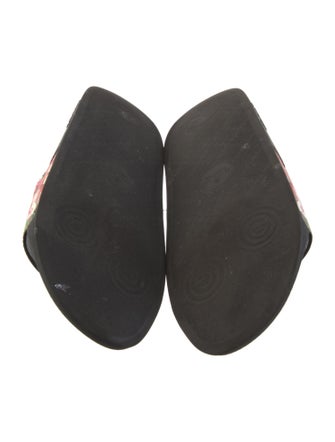 Gucci GG Supreme Slides