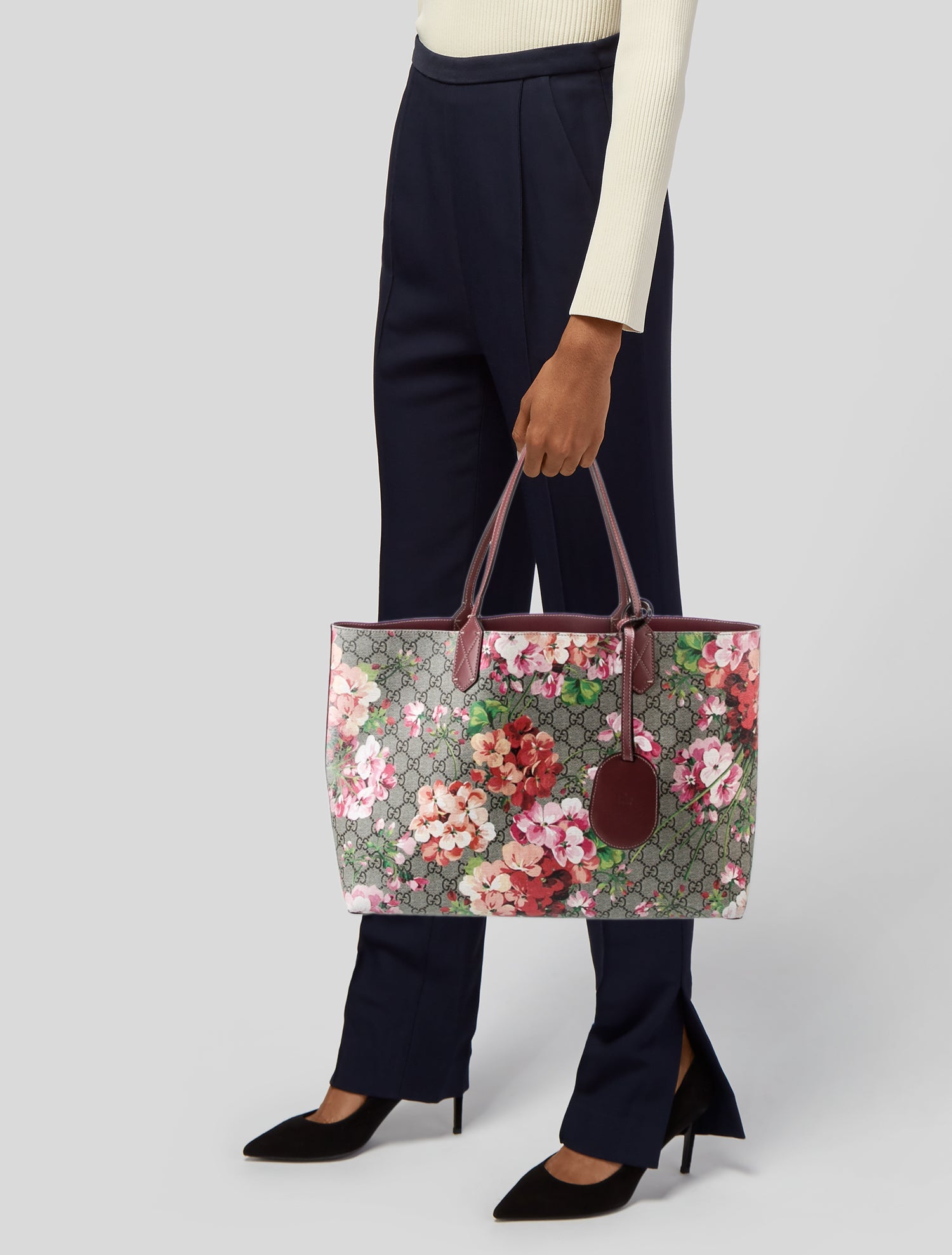 Gucci GG Supreme Tote Medium