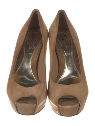 Gucci Interlocking G Logo Suede Pumps