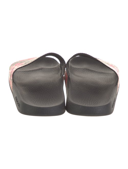 Gucci GG Supreme Slides