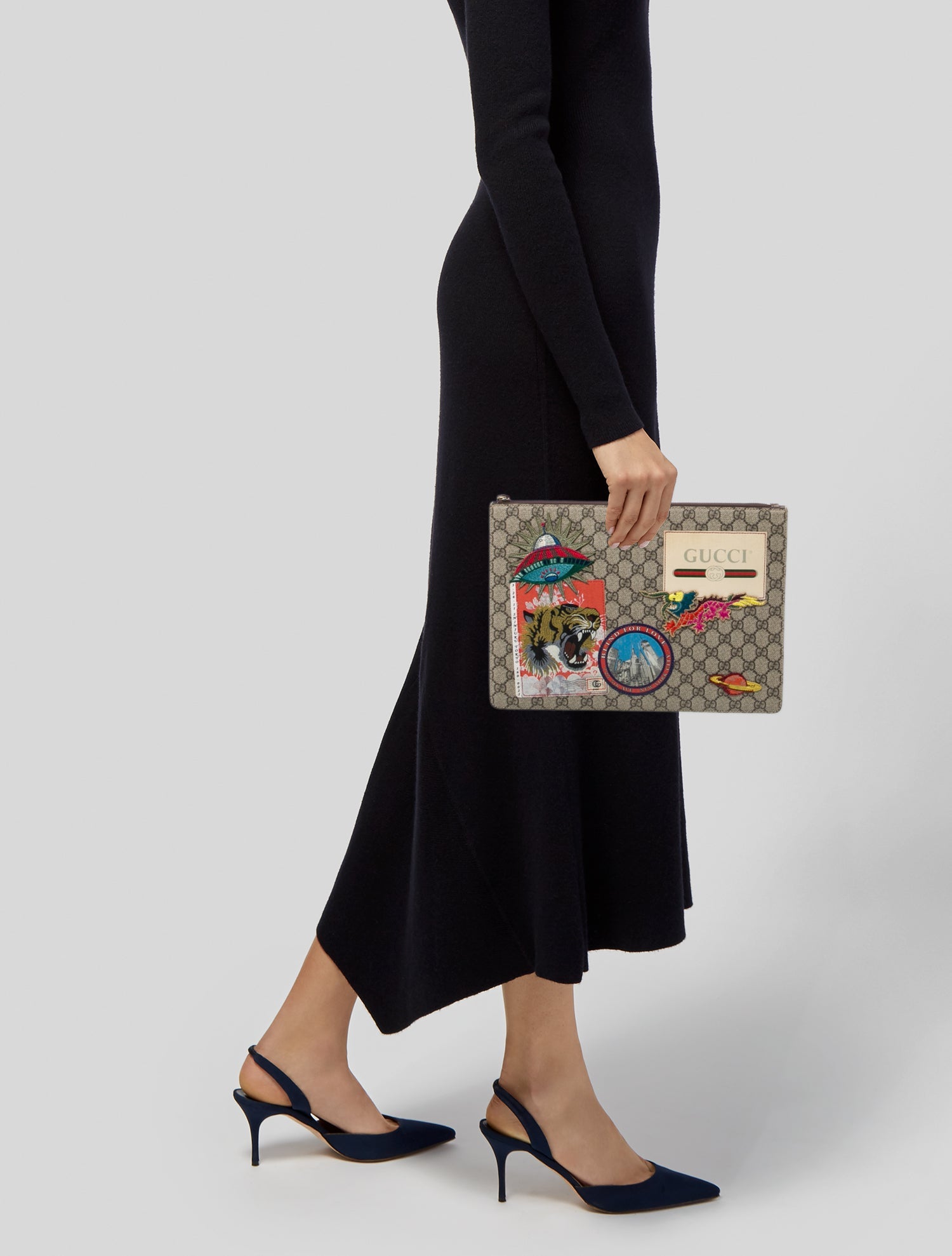 【関税＆送料込み】Burberry Clutches Burberry Studded Clutch in Black Patent - Queen Letizia