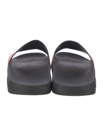 Gucci GG Supreme Slides