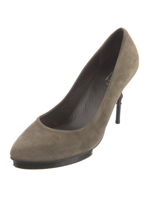 Gucci Suede Pumps