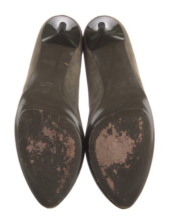 Gucci Suede Pumps