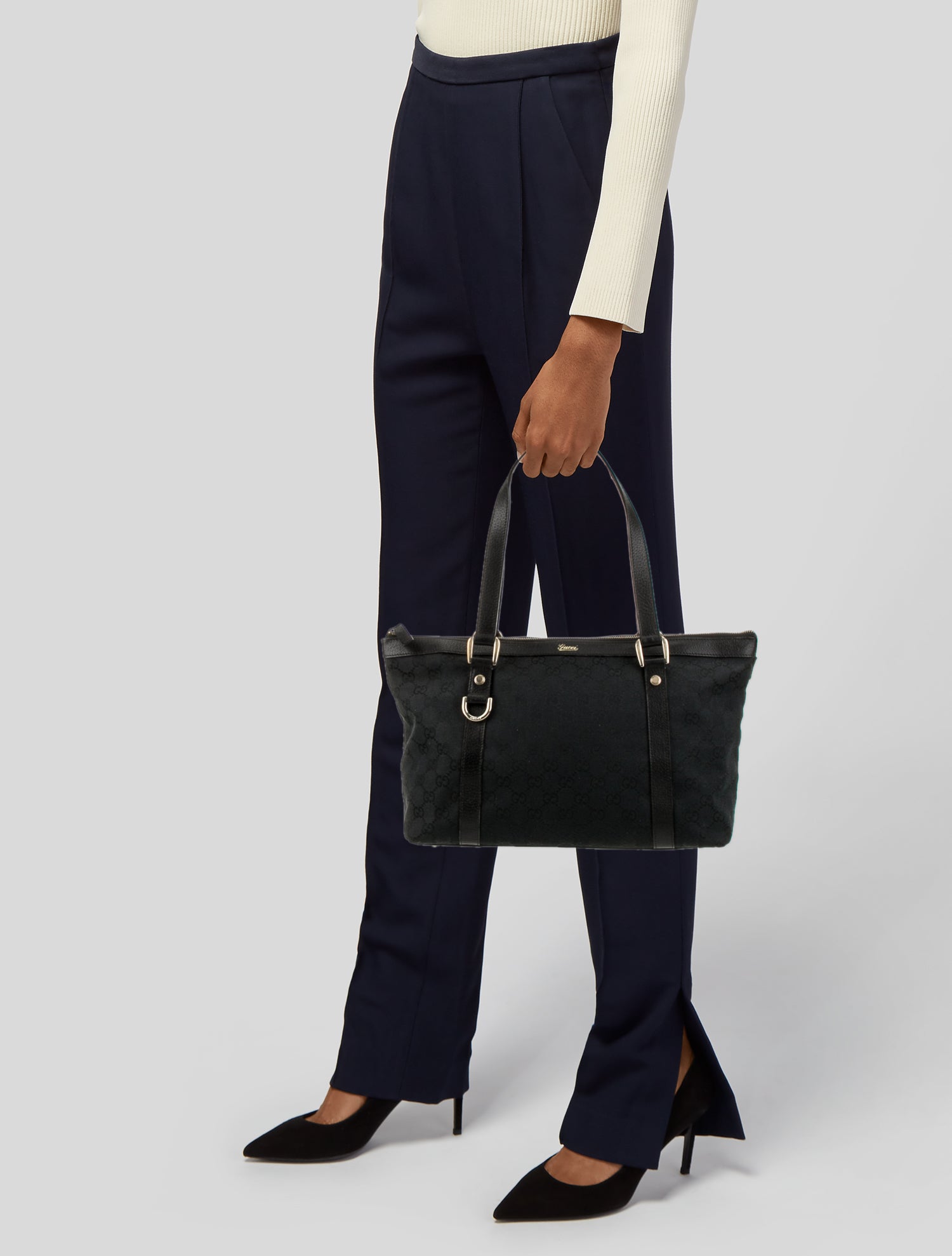 Gucci GG Canvas Abbey Medium