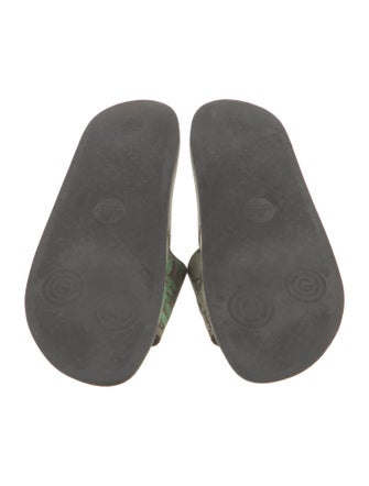 Gucci GG Supreme Slides