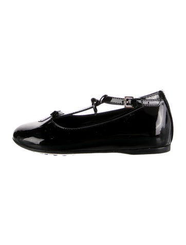 Gucci Sizes 2-6 Patent Leather Flat Dress Shoe 5