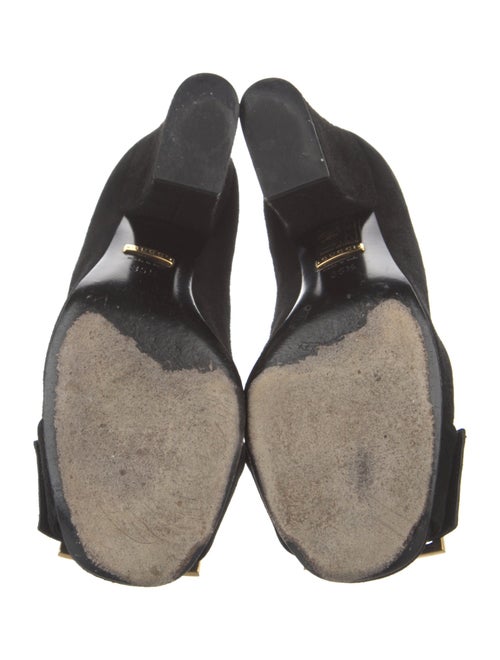 Gucci Suede Pumps