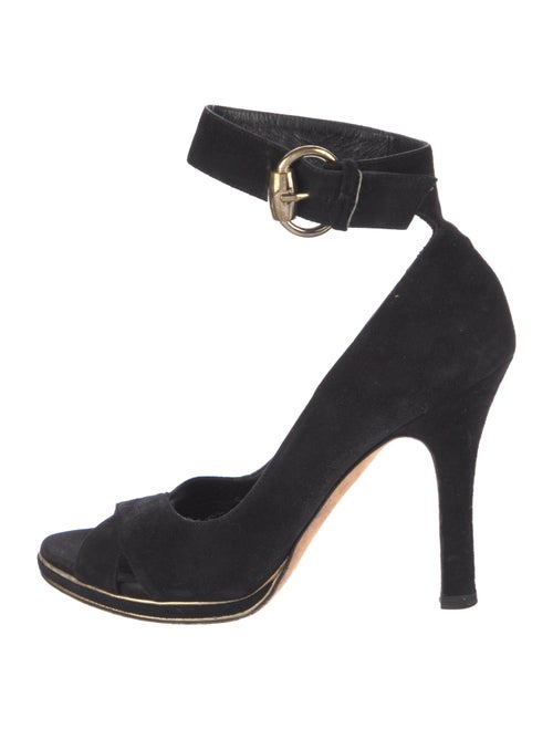 Gucci Suede Pumps