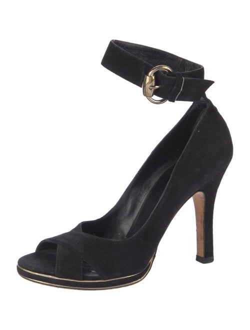 Gucci Suede Pumps
