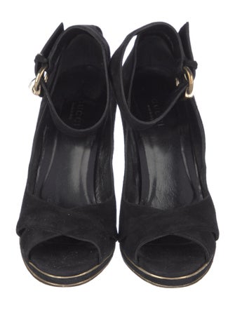 Gucci Suede Pumps