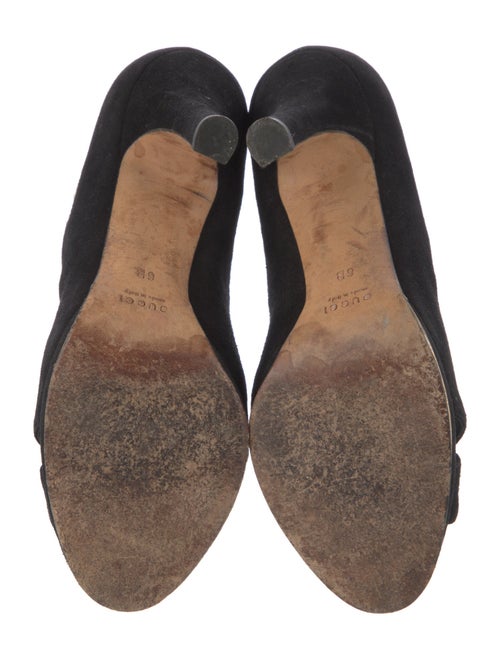 Gucci Suede Pumps