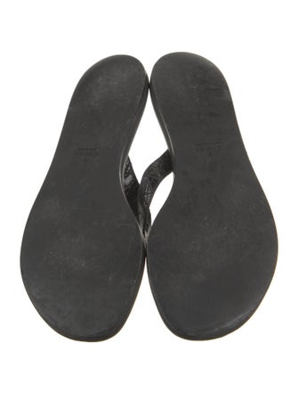Gucci Leather Flip Flops