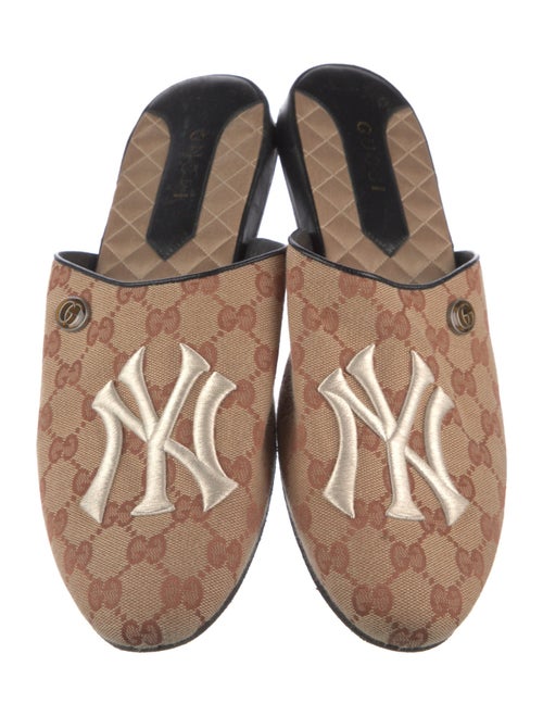 Gucci GG Canvas Canvas Slippers
