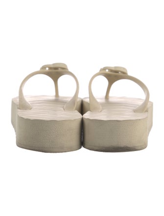 Gucci Double G Logo Rubber Flip Flops