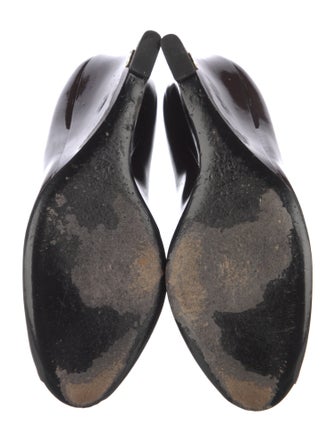 Gucci Double G Logo Patent Leather Pumps